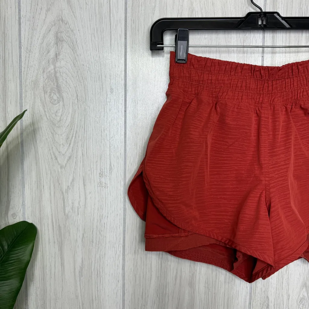 Lululemon Bootcamp Ready Short 3.5" Stride Emboss Cayenne size 6 W7AS7S - Image 4