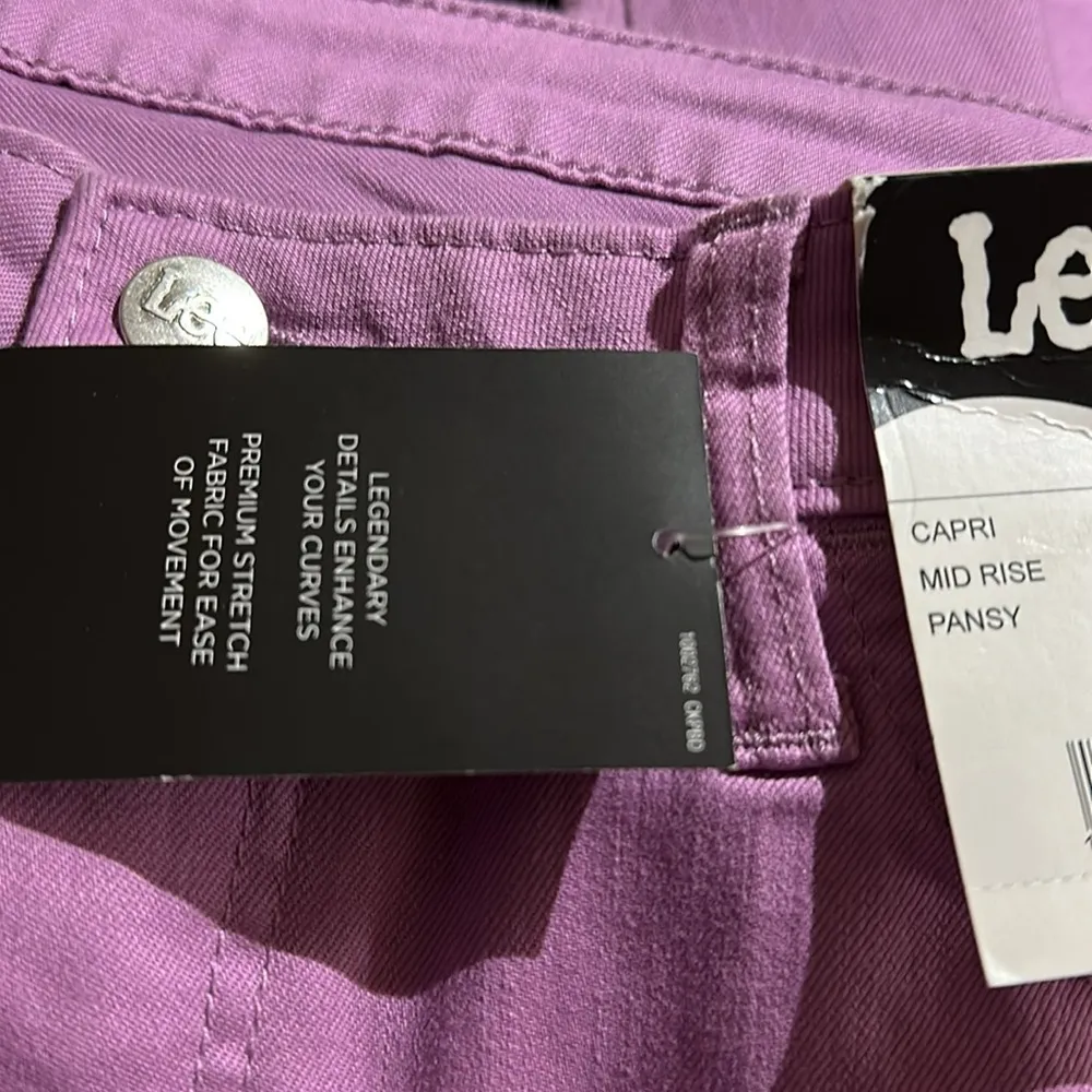 NWT Lee Women's Denim Capri In Color Lilac SZ-14 - Image 5