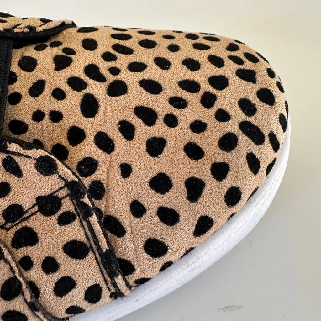 Qupid Tan and Black Spotted Slip-On Sneakers Size 8.5 - Image 7