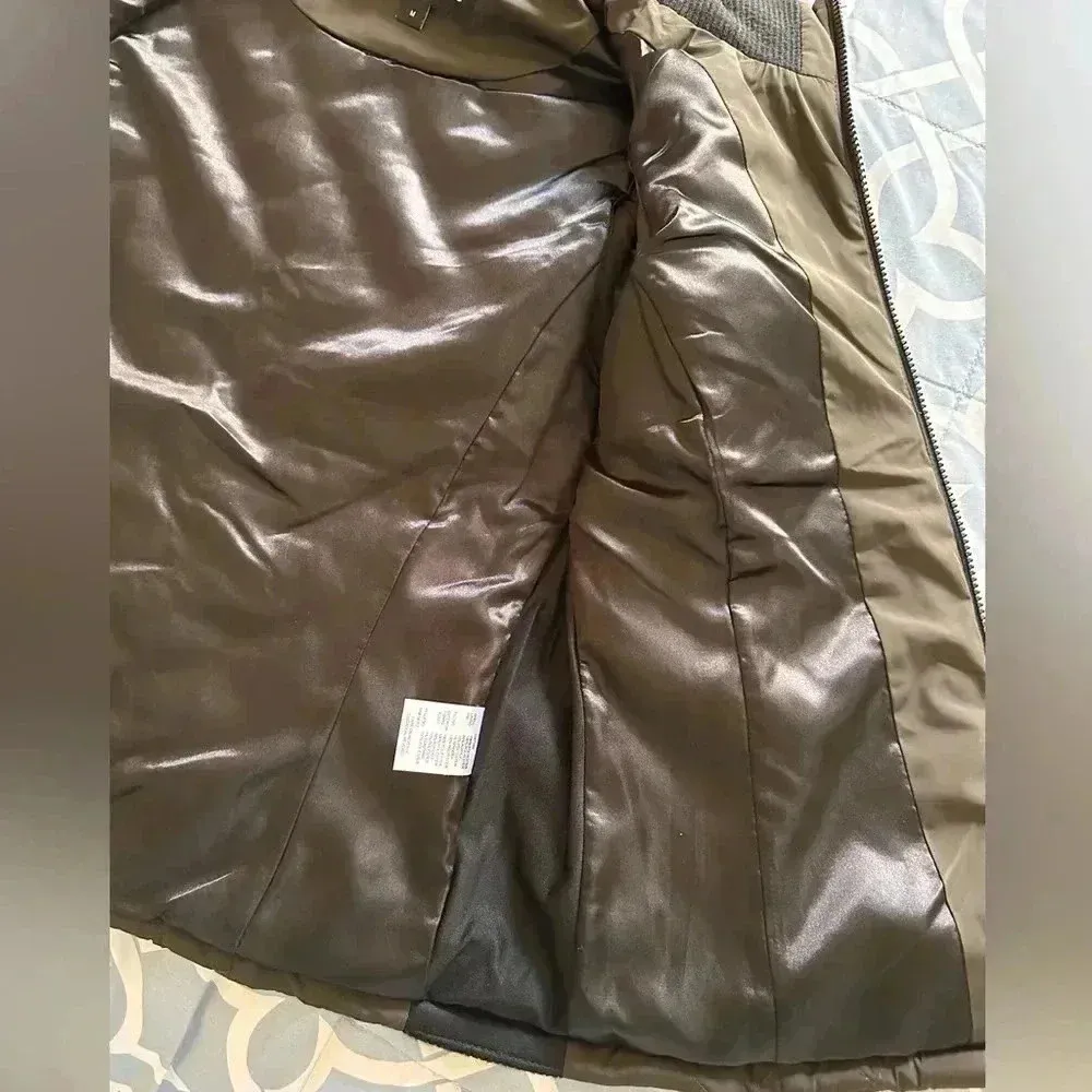 Andrew Marc  Quilted Vest size Medium - Image 7