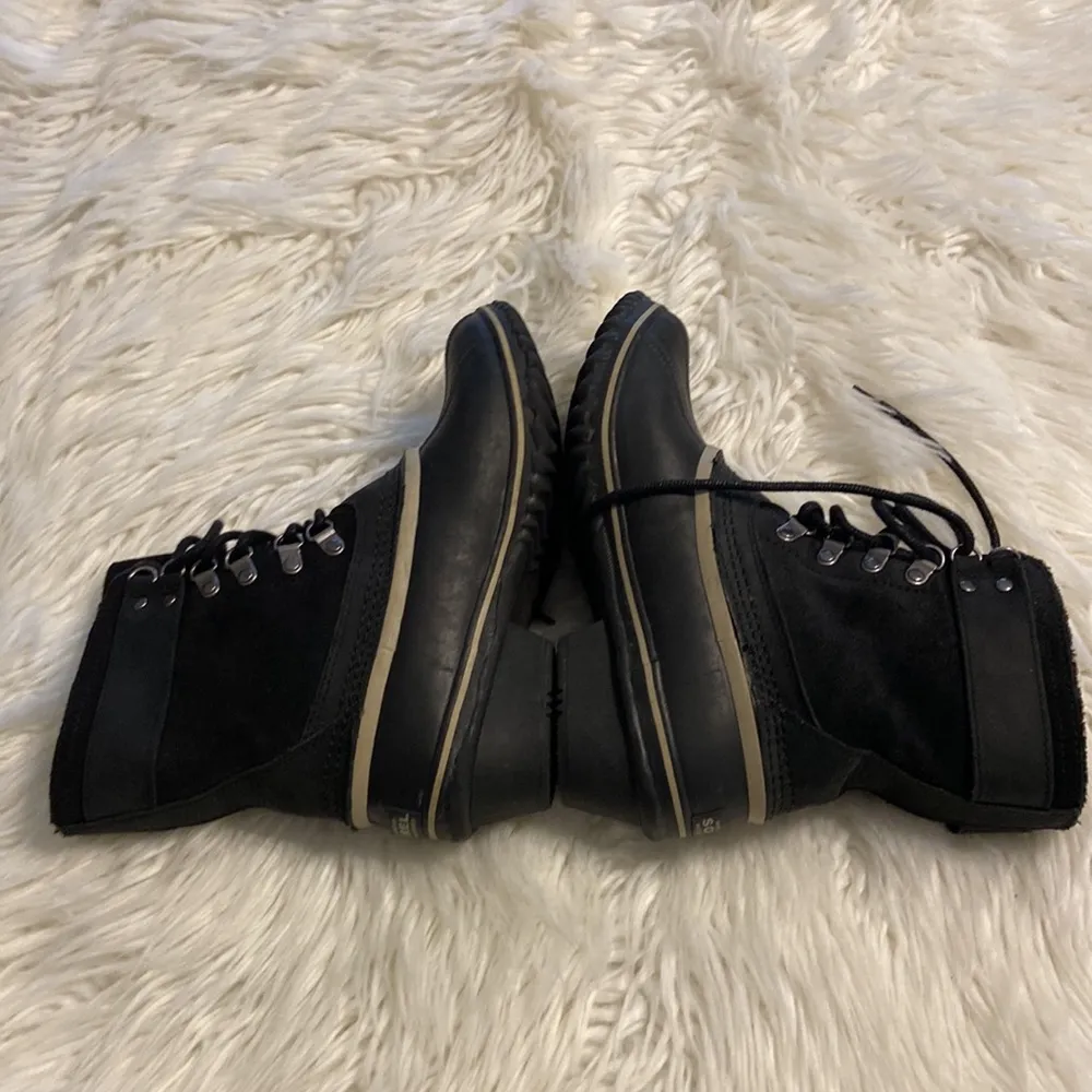 SOREL Boots size 8 color black  and some tan excellent condition see all photos - Image 8