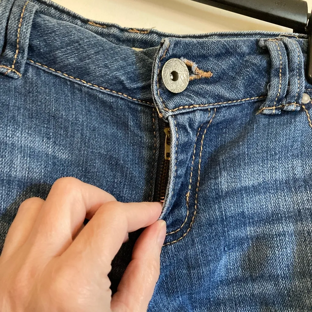 🌞Paris Blue Medium Wash Distressed Cuffed Denim Shorts - Image 6