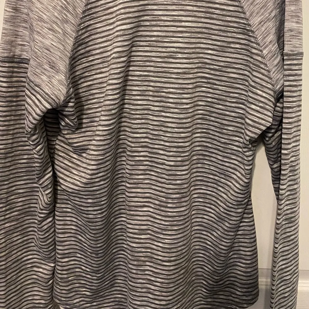 Avia grey and white striped pullover in large - Image 4