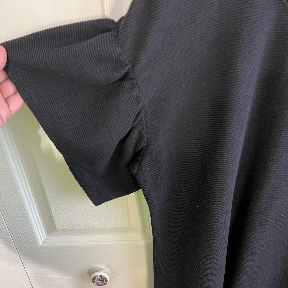 Evri Mineral Black short Bell Sleeve Blouse size 1X - Image 3