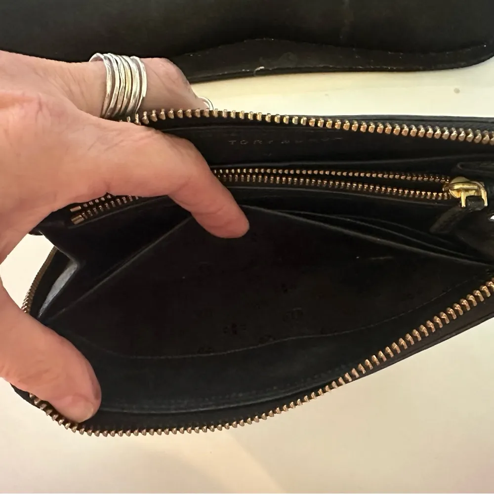 Tory Burch black wallet used condition - Image 7