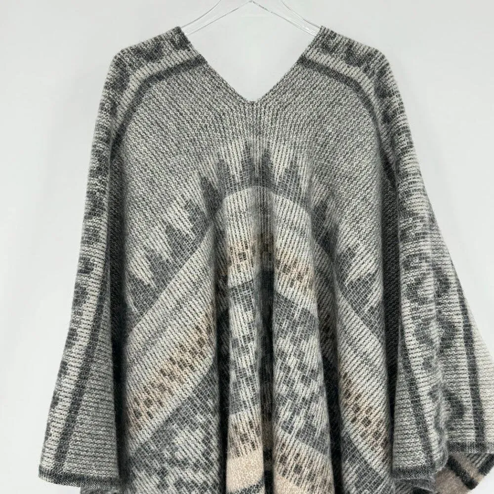 Alpaca wool blend fringe poncho southwestern Aztec print gray tan made in Peru Size undefined - Image 5