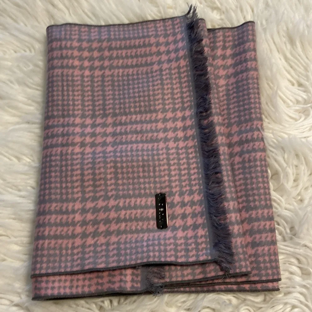 Yueor Scarf very soft and beautiful colors are baby pink with gray 180cm x 30cm - Image 5