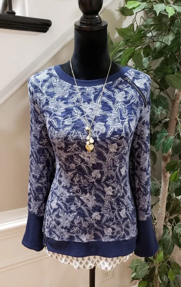 Max Jeans Women's Blue Floral Rayon Crew Neck Long Sleeve Sweater Size X-Small - Image 1