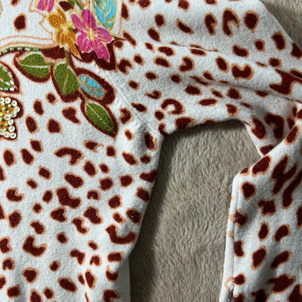 Vertigo Paris White Sweater with Orange and Brown Accents - Image 9