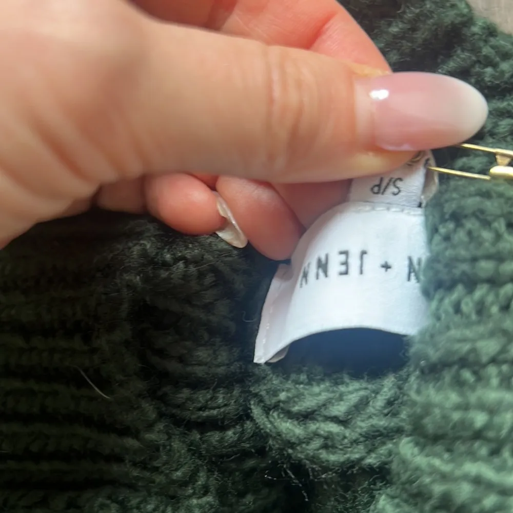 John & Jenn Thomas Evergreen Sweater - Image 5