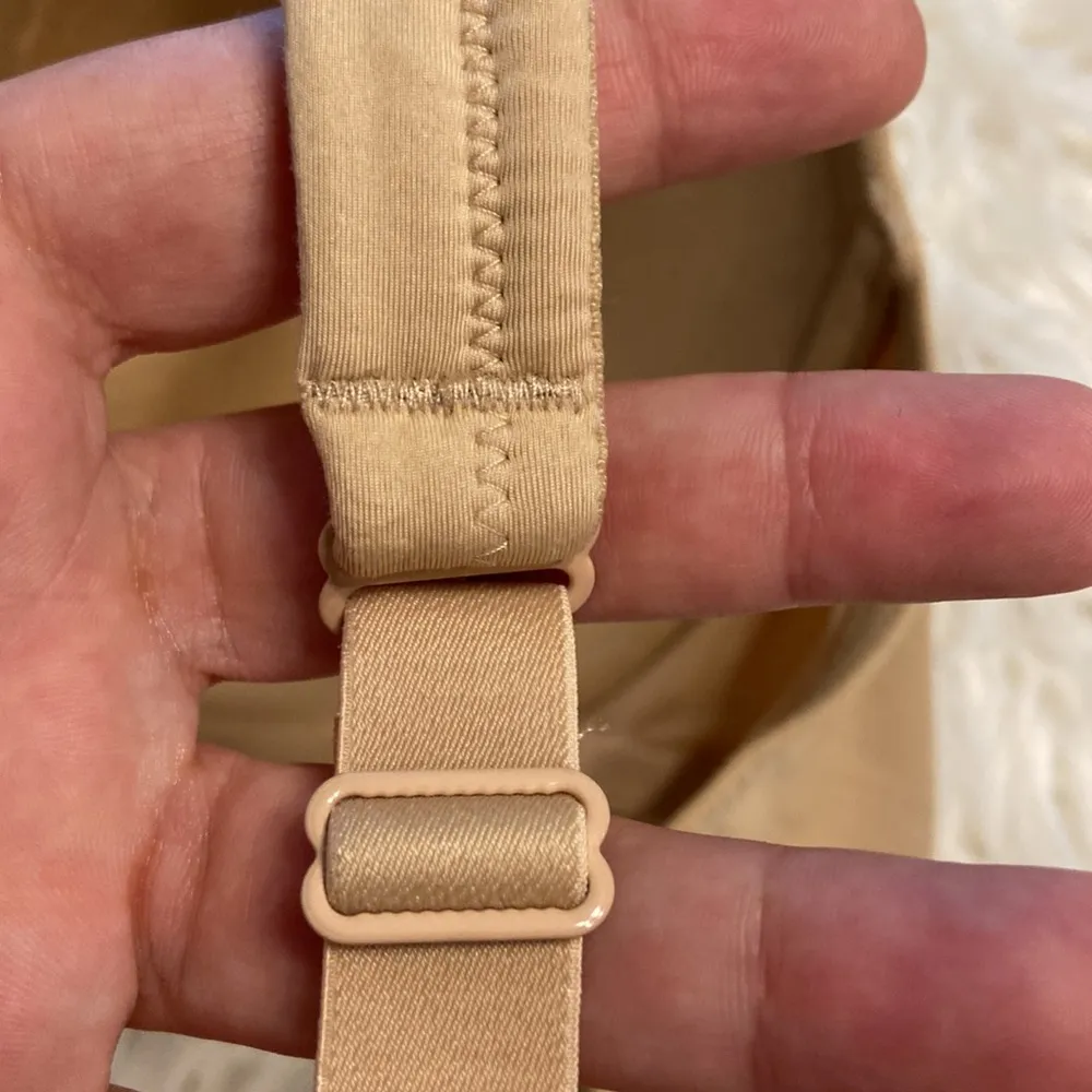 Cacique Bra size 42DDD excellent condition color tan - Image 8