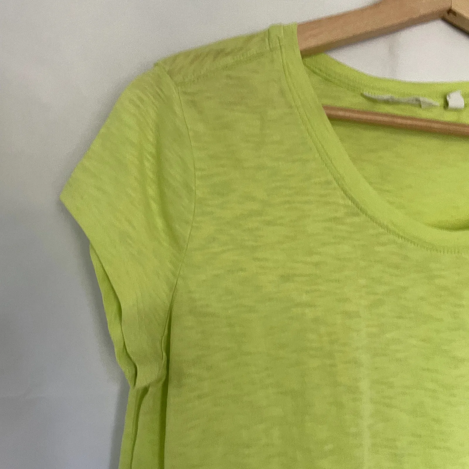 Athleta neon yellow heathered athleisure workout top women's size M t-shirt - Image 2