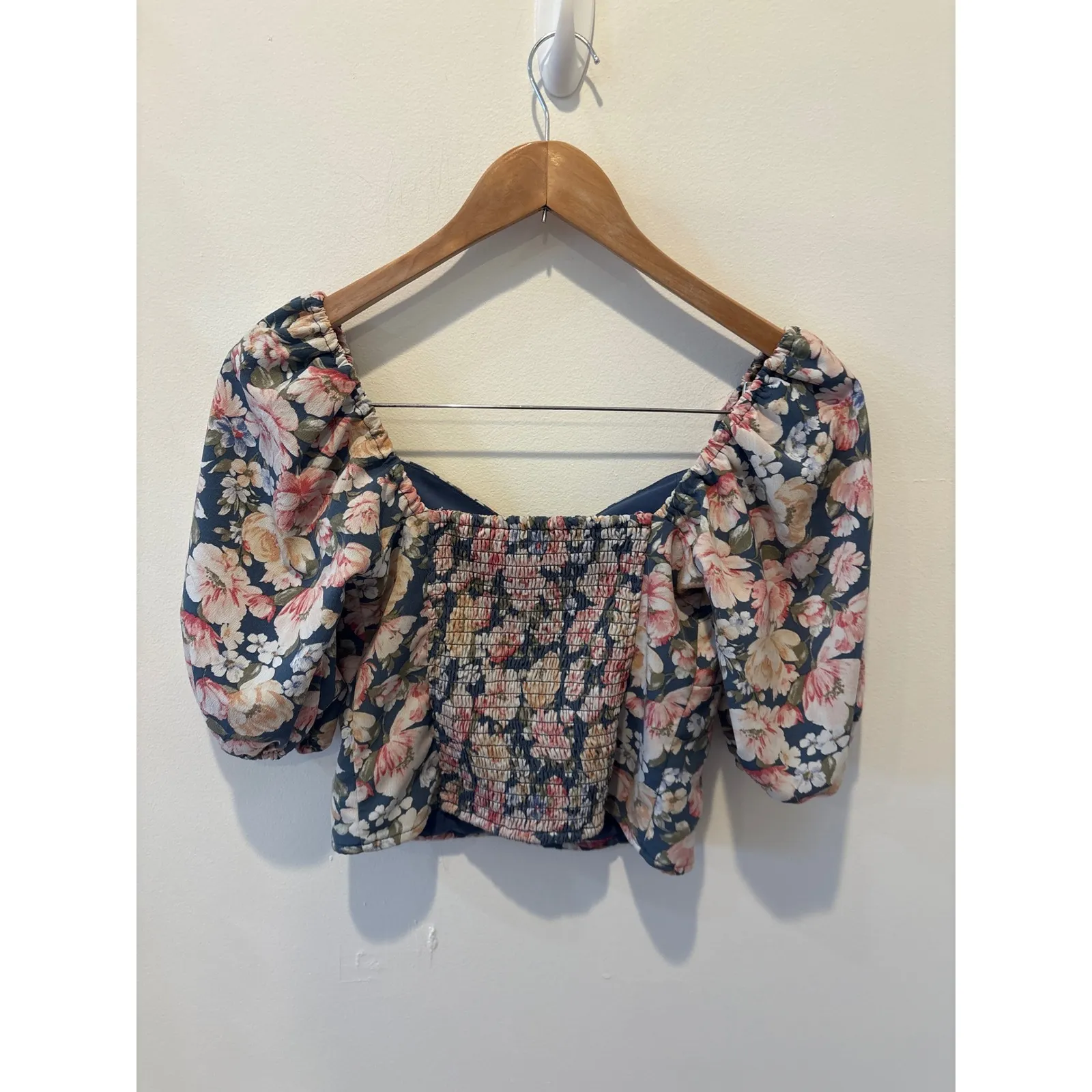 Abercrombie Fitch Floral Puff Sleeve Smocked Crop Top XS - Image 4