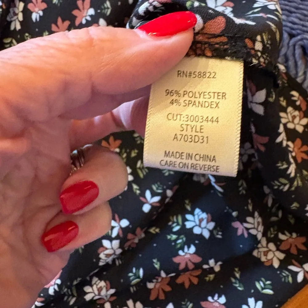 Max Studio Black and White Flutter Sleeve Blouse - Image 3