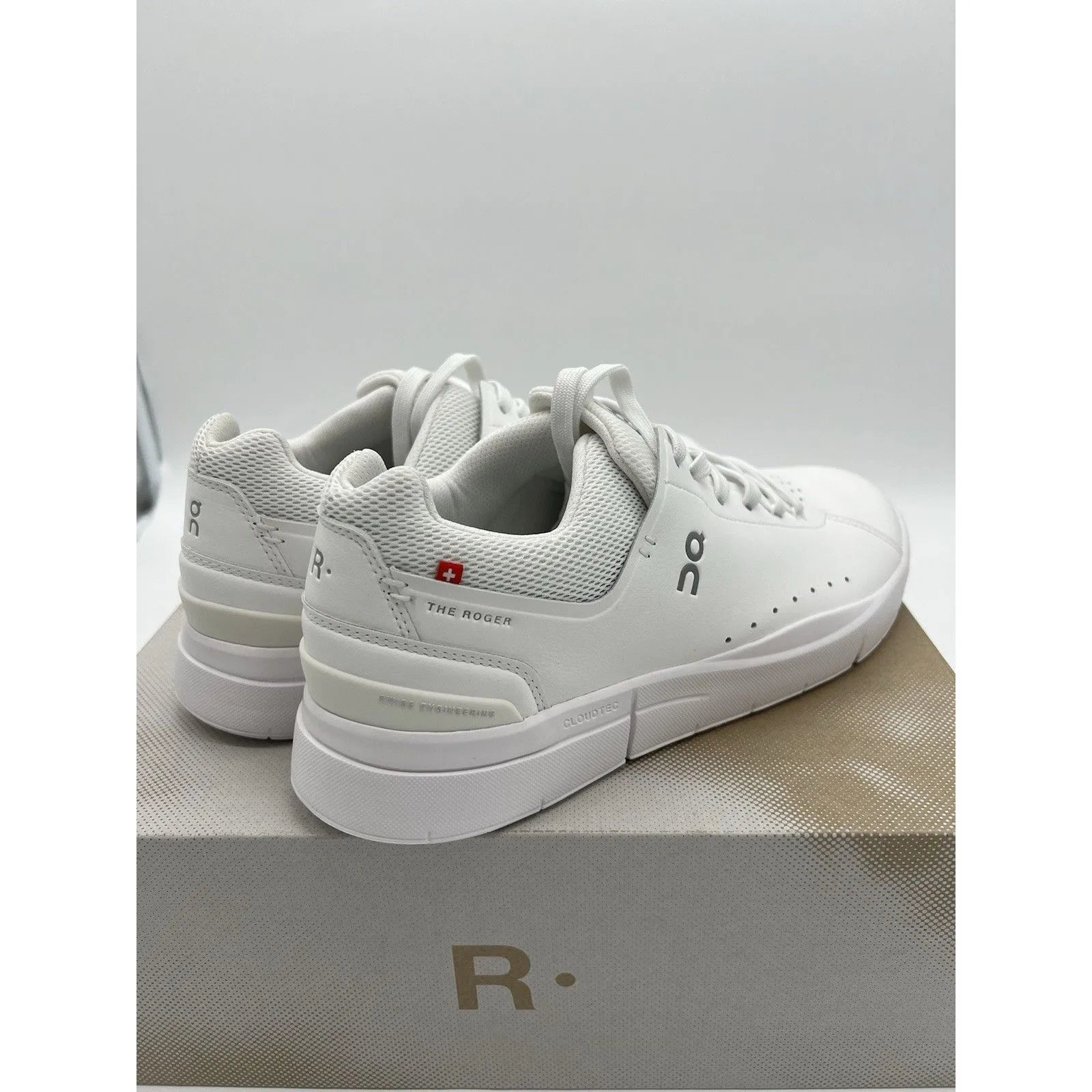 On The Roger Advantage 2 Women's White Undyed Size 9.5 B Medium US - Image 4