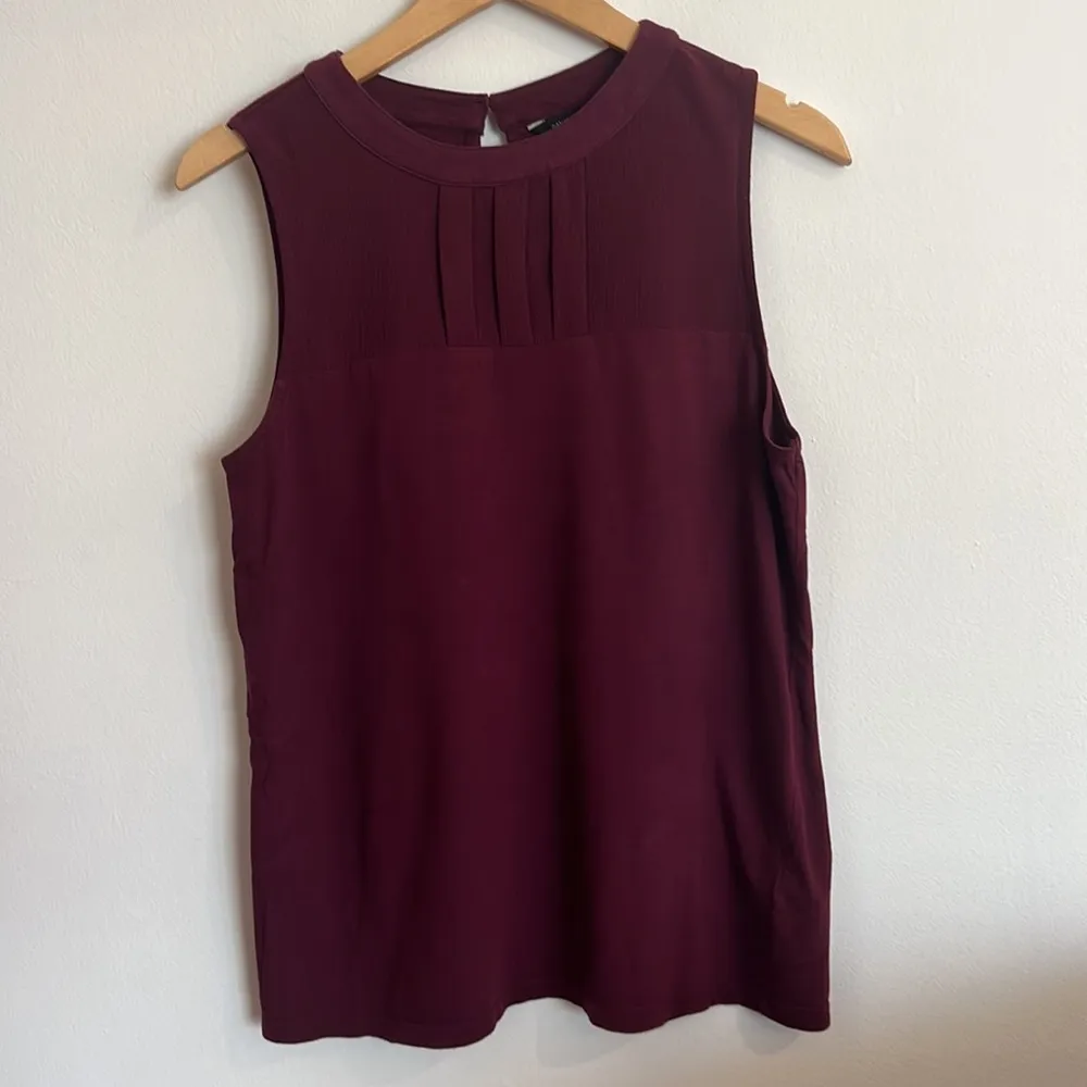 Banana Republic Sleeveless Shell - Image 5