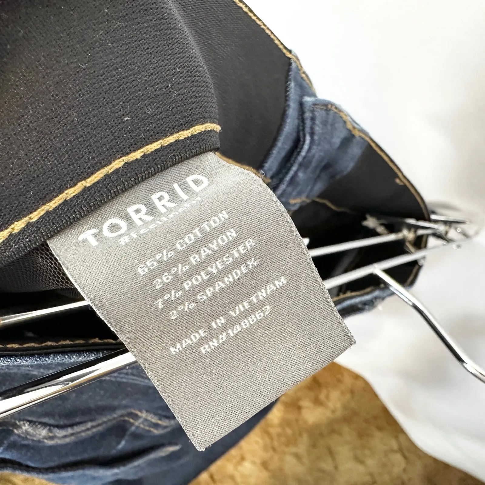 Torrid Plus Size 20 Denim Shorts Dark Blue Jean High Rise 8 Inch Bermuda 1395 - Image 4