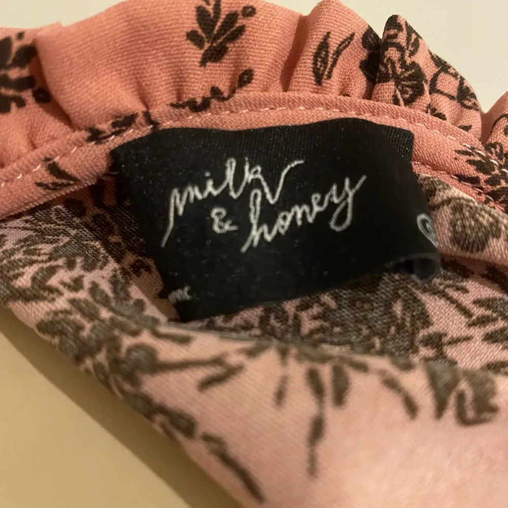 MILK & HONEY BLOUSE SIZE S 🌷Excel. Cond.🌷 - Image 6