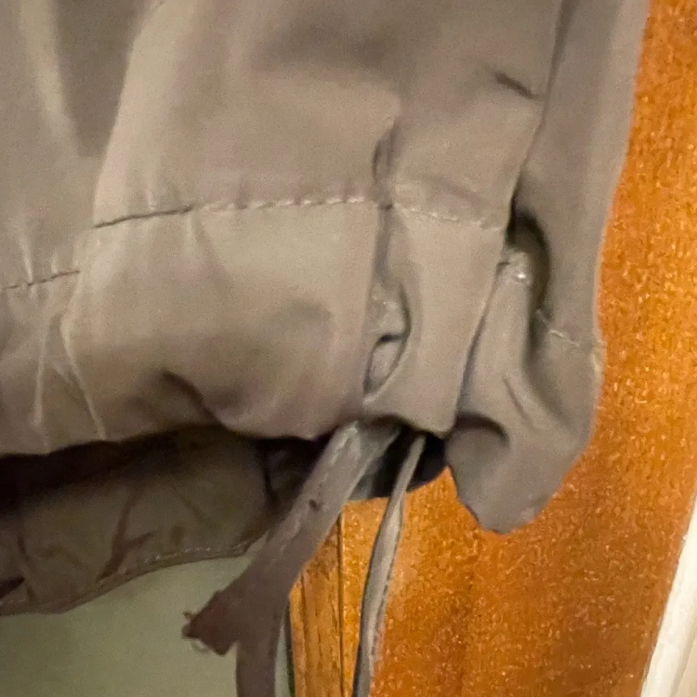 Athleta Women Olive Green Athletic Rain/Windbreaker Jacket - Image 11