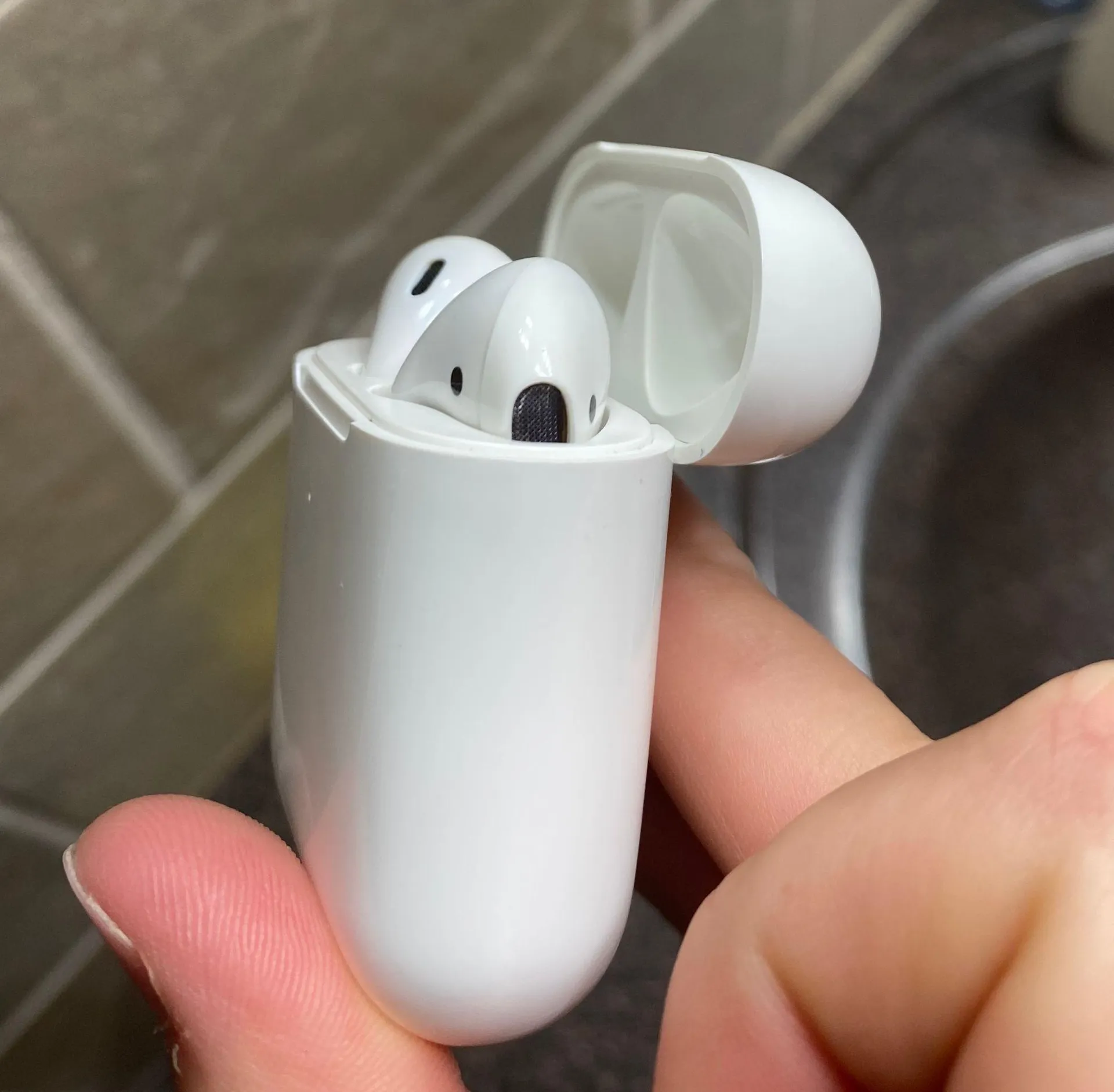 Apple AirPods - Image 6