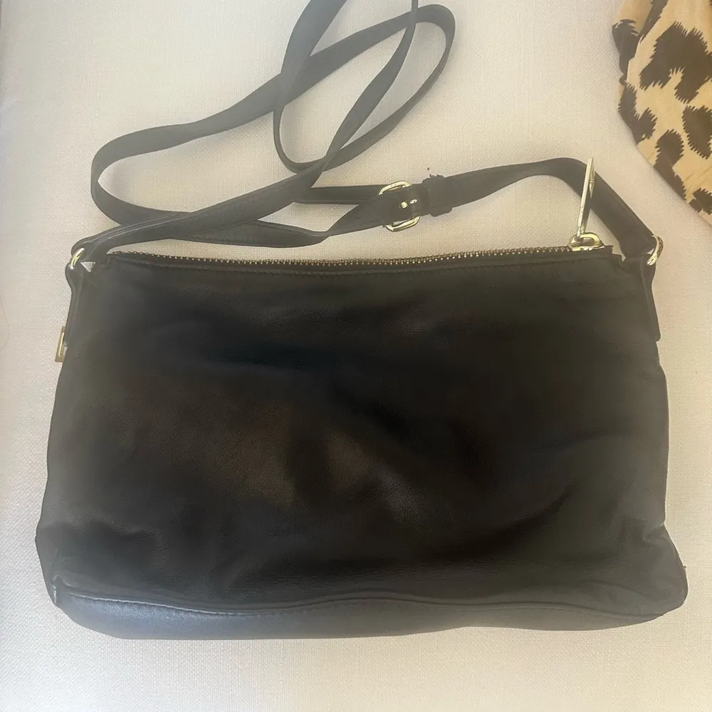 VINCE CAMUTO CROSS BODY BAG BLACK WITH ADJUSTABLE STRAP, GOLD HARDWARE DUST BAG - Image 9