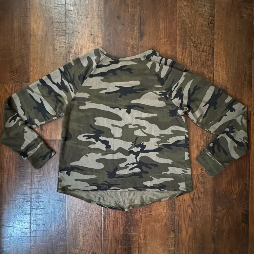LOVE TRIBE green camouflage long sleeve top, size  XL - Image 3