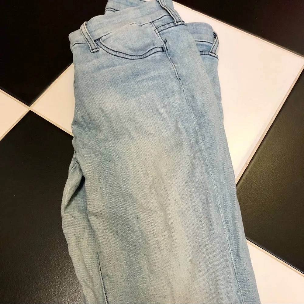 Koral Light Wash Denim Relaxed Skinny Leg Jeans Stretchy Mid-Rise Casual  sz 28 - Image 12