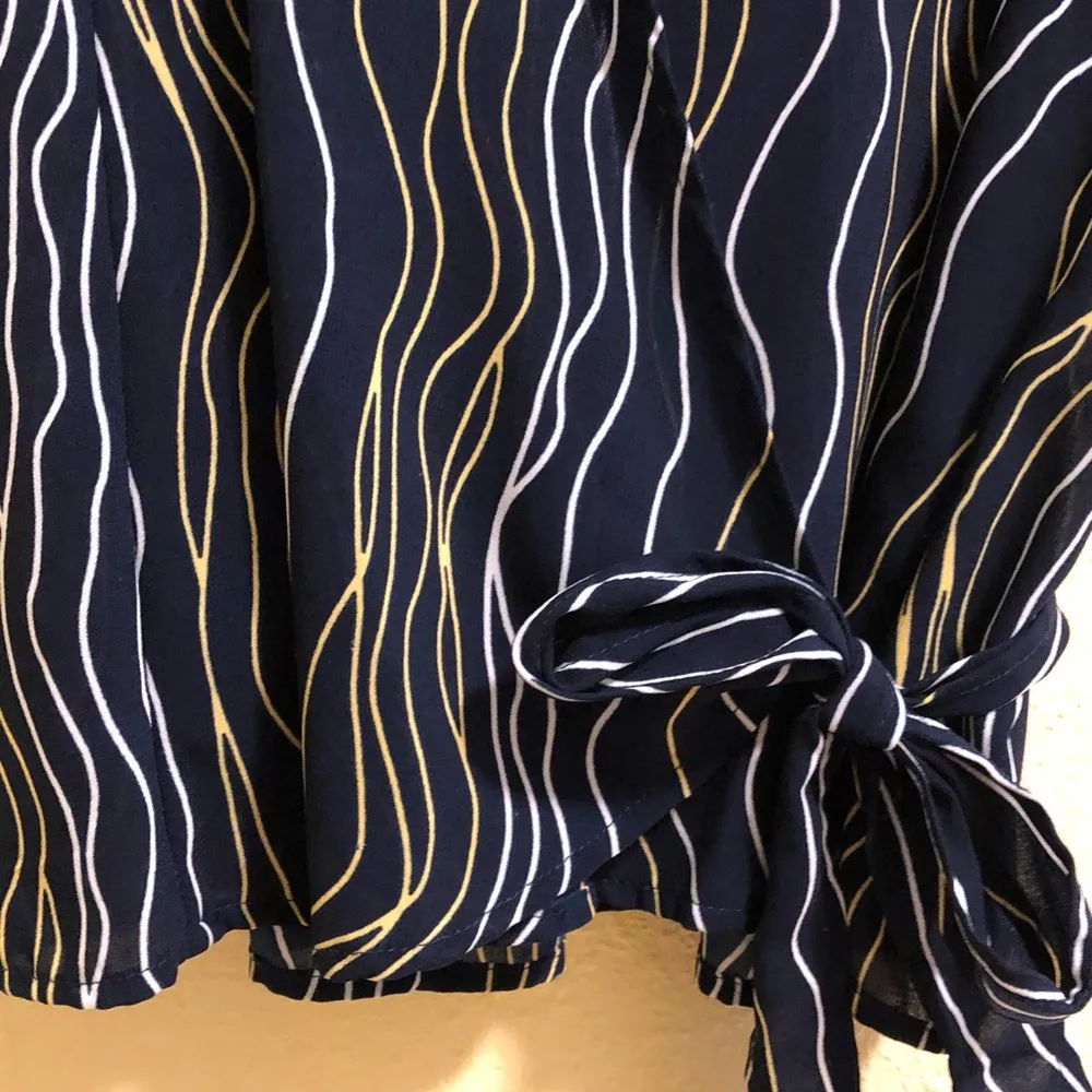 Classy Wrap Navy Print Blouse S - Image 4
