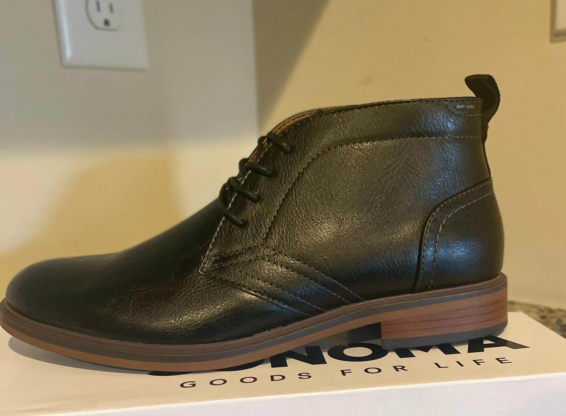 Mens Shoes Size 9 - Image 2