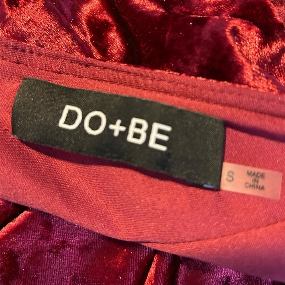 NWT DO+BE Burgundy Red Velvet Lace Up Back Long sleeve Mini Dress Size Small - Image 8