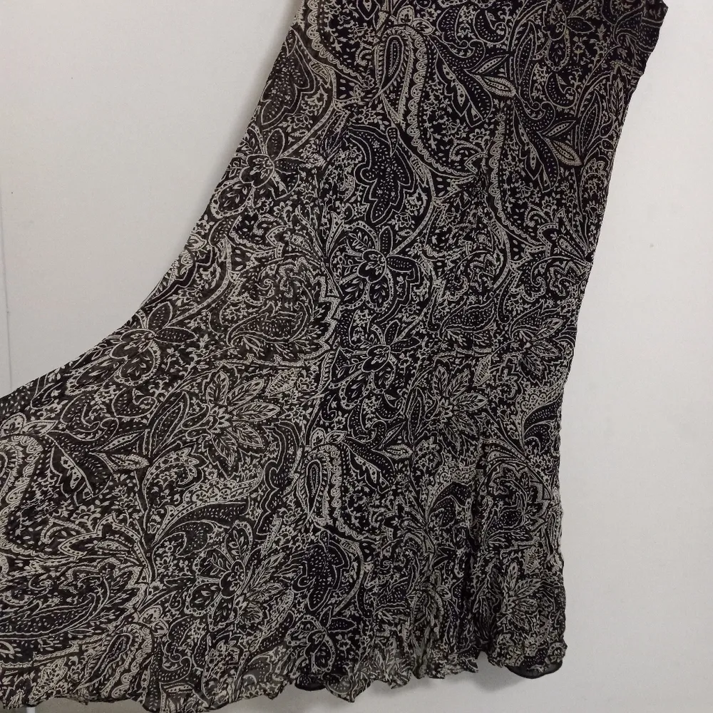 Jones New York 16 Silk Capped Sleeve Floral Paisley Midi Dress in Black Gra Plus - Image 11