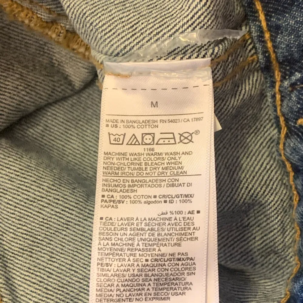 Old Navy Medium Blue Denim Jacket Classic Button Pockets 90’s Worn Look casual - Image 3