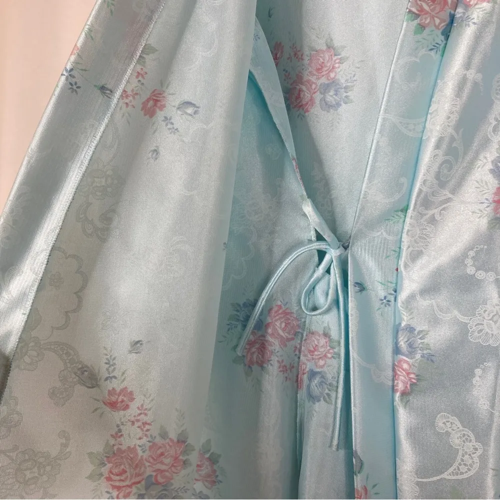Lorraine | Vintage Light Blue Floral Robe - Image 4