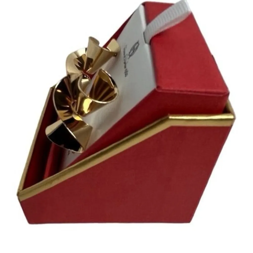 House of Harlow 1960 Gold Tone Ribbon Stud Earrings Nickel-Free New In Box - Image 2