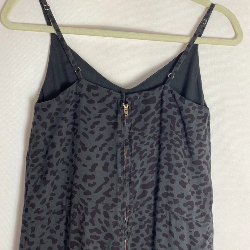 Sundry gray leopard jumpsuit XS - Image 5