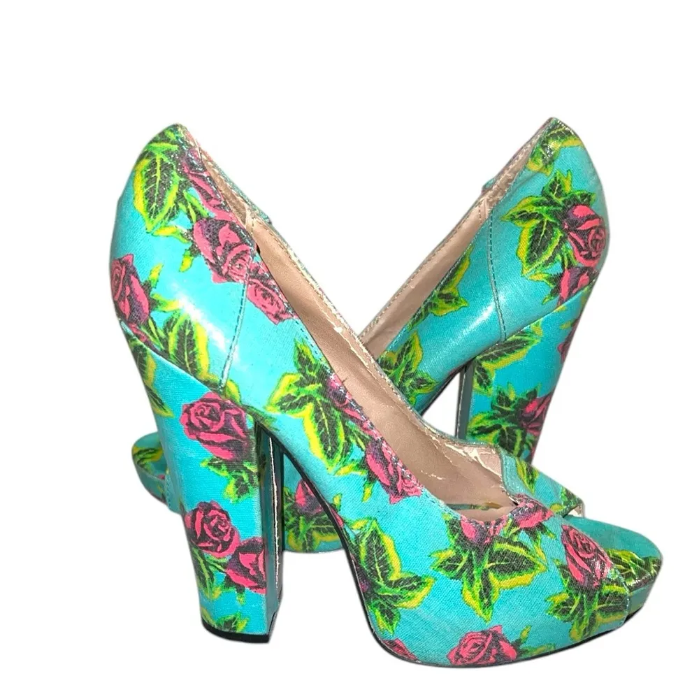 Betsey Johnson Women's Floral Peep Toe Heels - Blue and Pink - Image 2