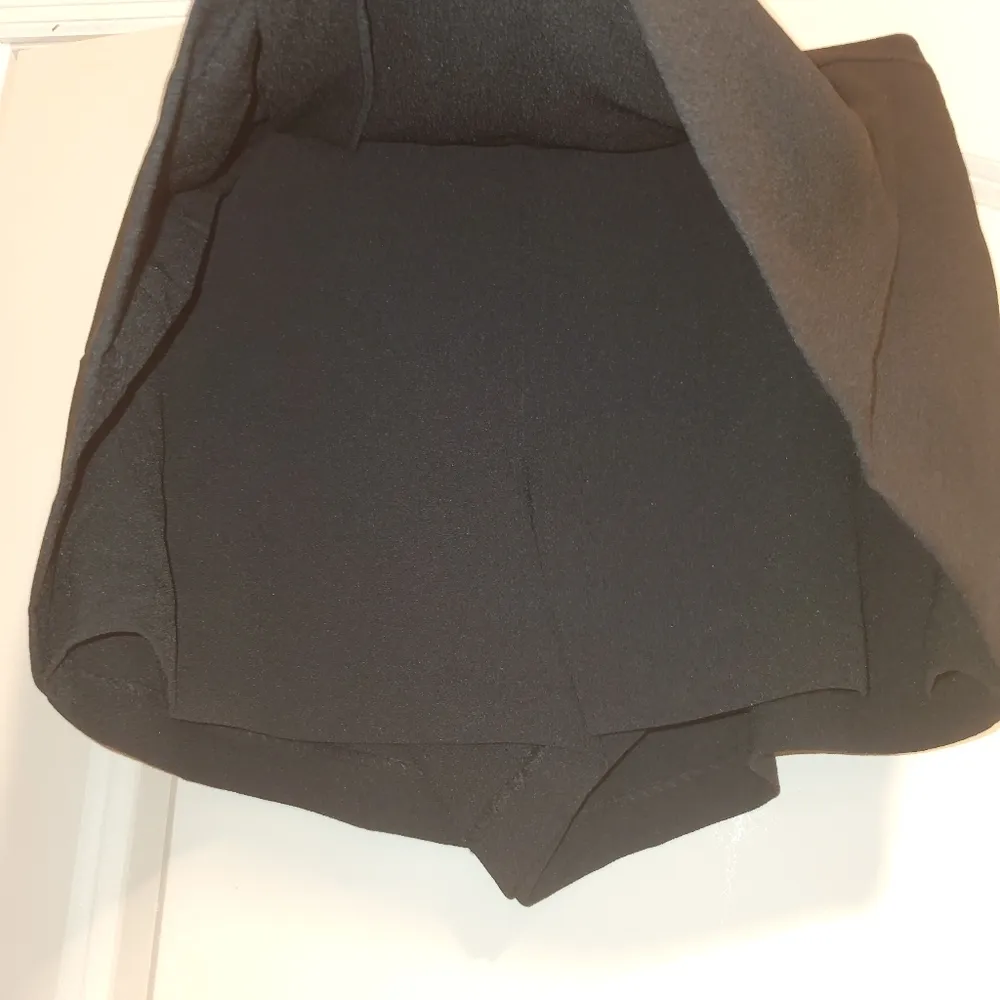 Bongo  Black Skort Side Pleats Zippered Back 9 - Image 4