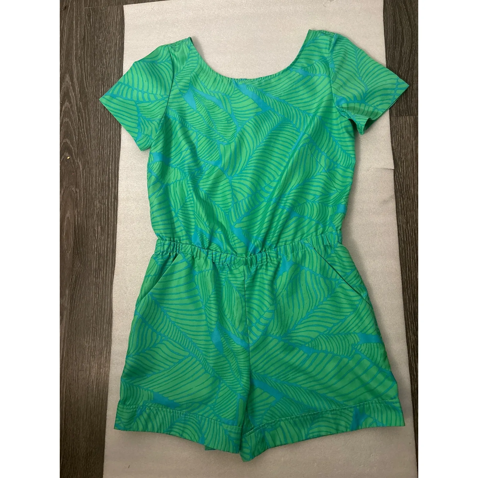 LOFT Tropical Palm Print Short Sleeve Romper 2 Coconut Girl Vacationr Boho Casua - Image 3