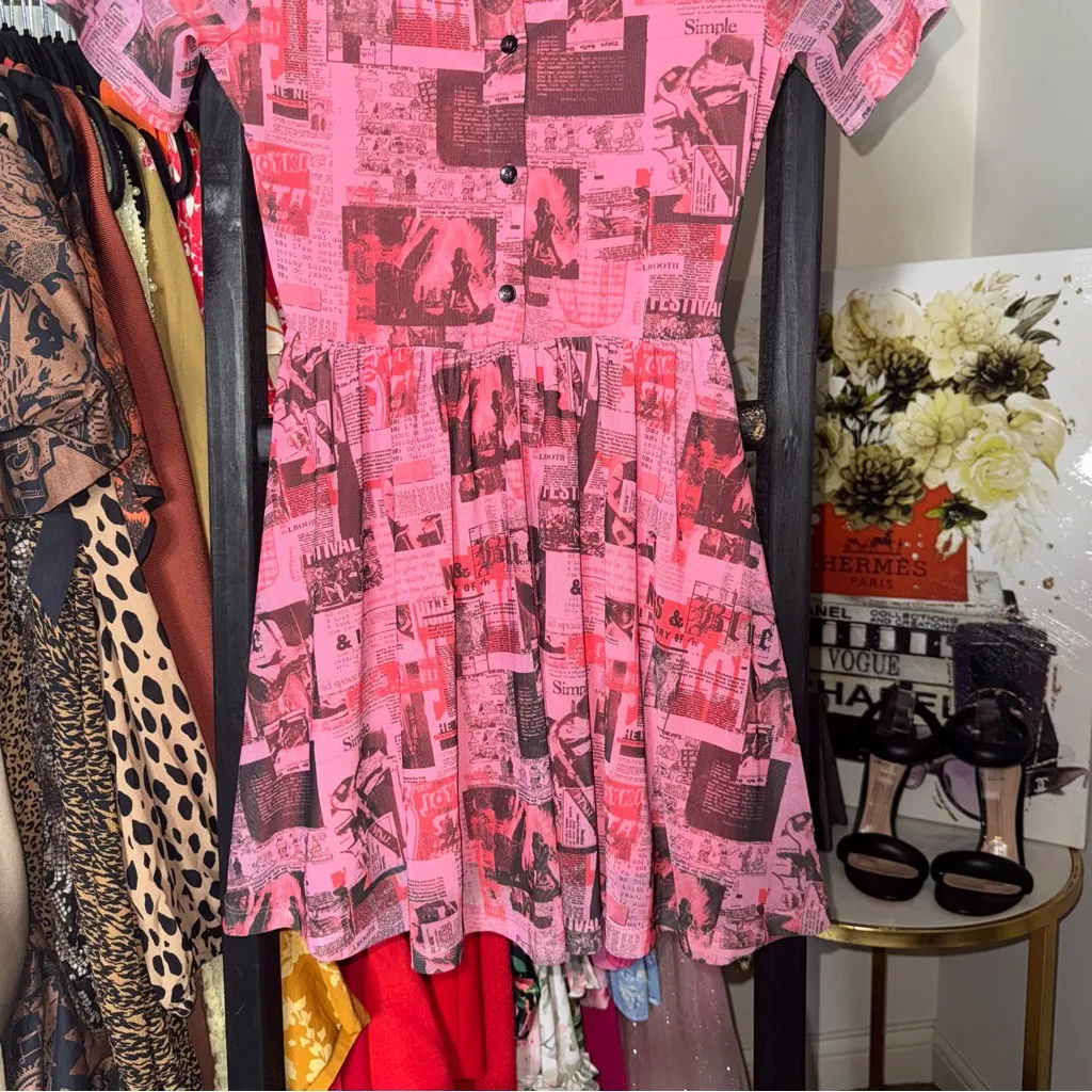 Urban Outfitters Pink Music Festival Print Newspaper Mini Dress Womens XS EUC - Image 4
