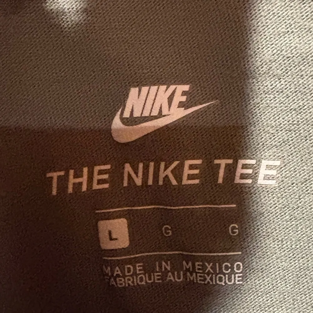 Nike  light green, short-sleeved, crew neck T-shirt women’s size L - Image 4