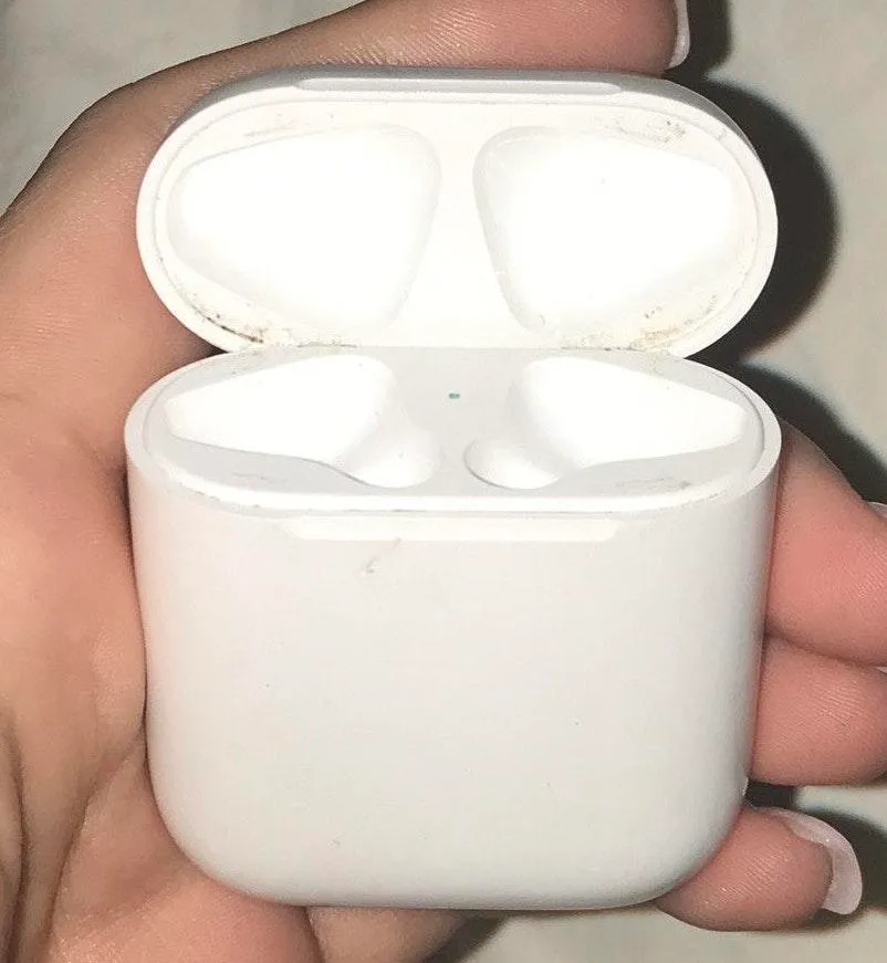 Apple AirPods Charging Case - Image 3