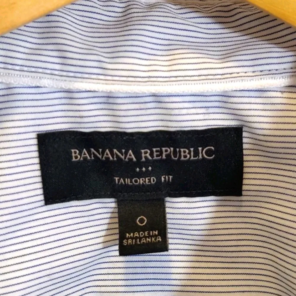 Banana Republic Fitted Button Up - Image 5