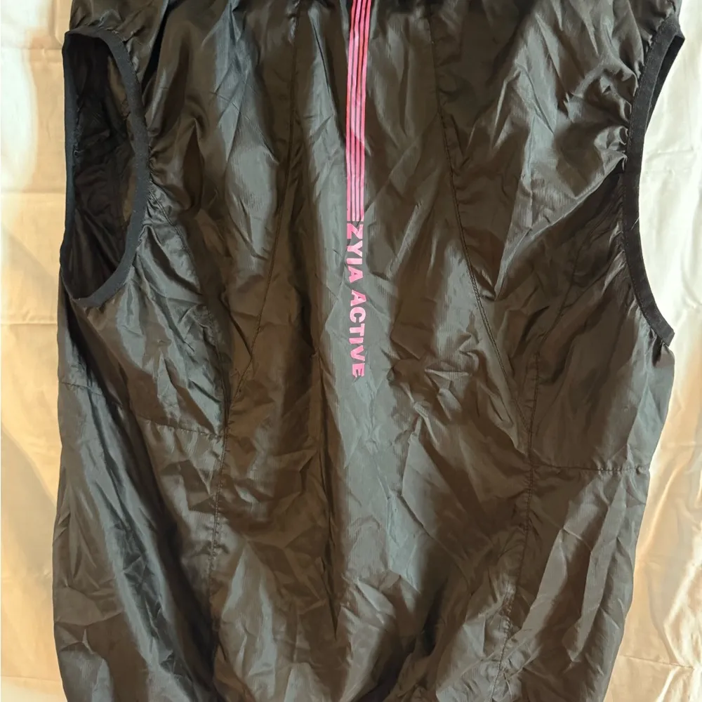 ZYIA Black Lightweight Outdoor Vest - Image 3