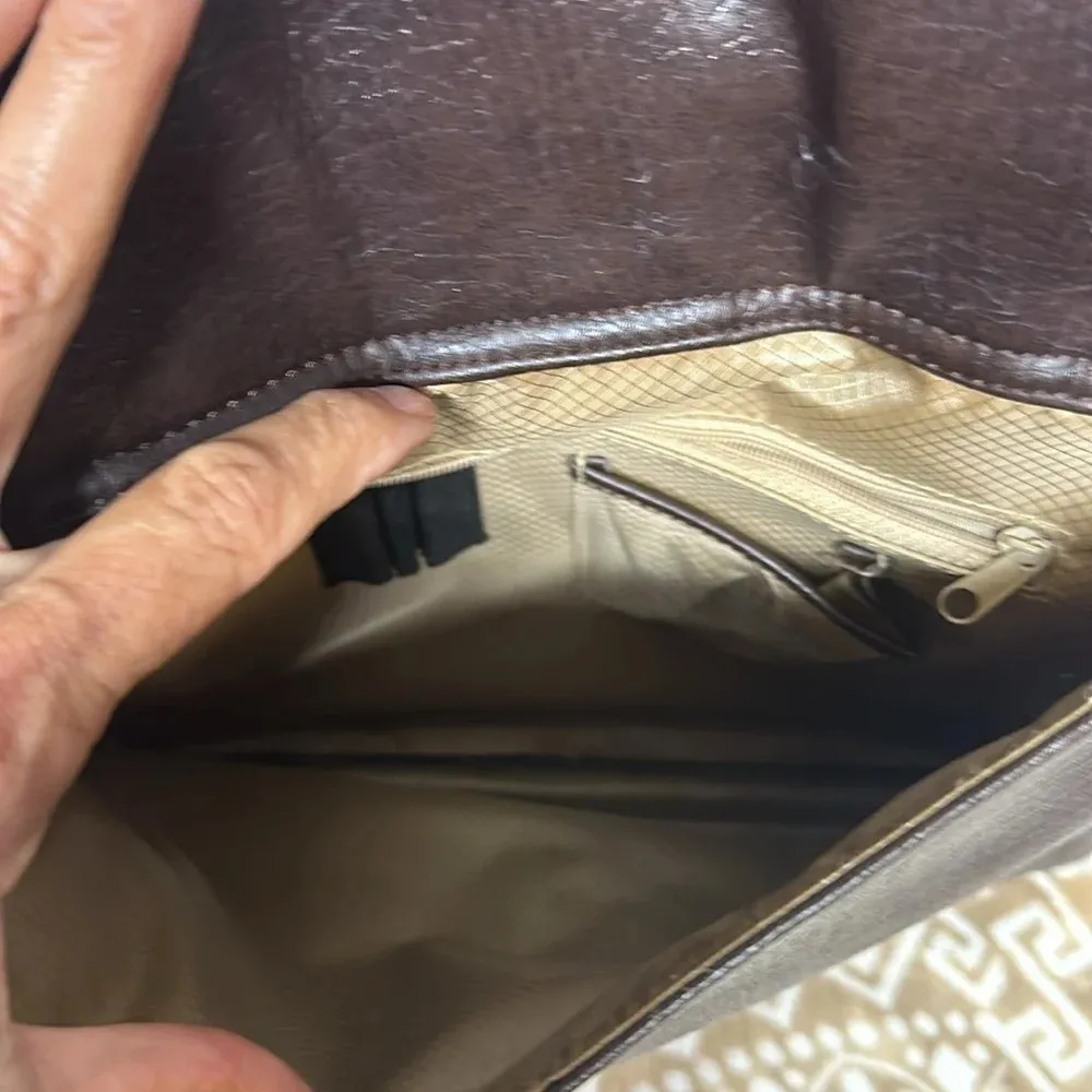 Buxton brown leather briefcase zip & snap pockets over shoulder vintage - Image 8