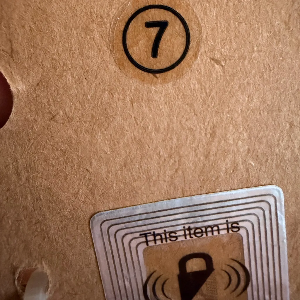 Urban Outfitters Gold Jeweled Five Ring Set NWT - Image 9