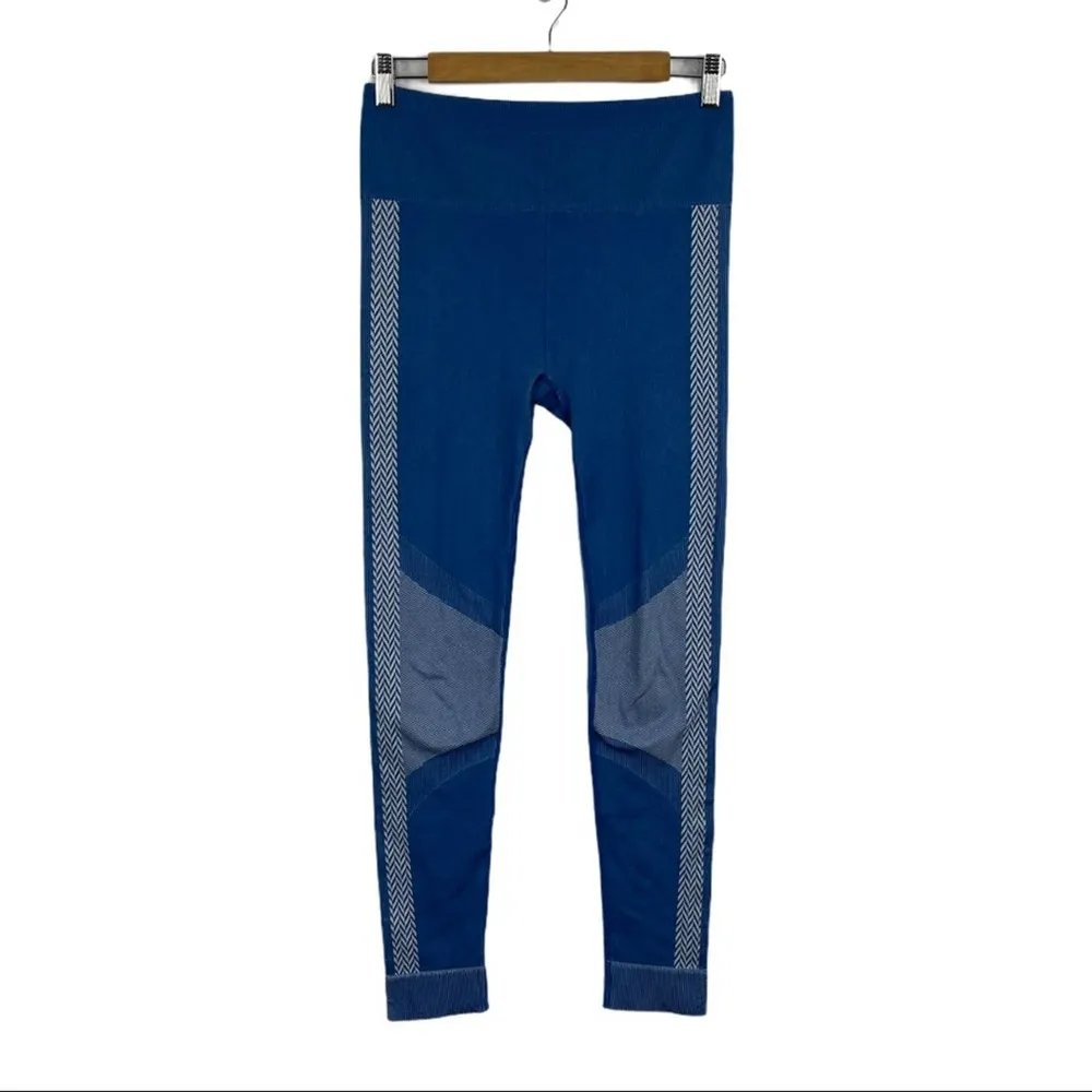 Fabletics Seamless Set Atlantic Blue/White M - Image 3