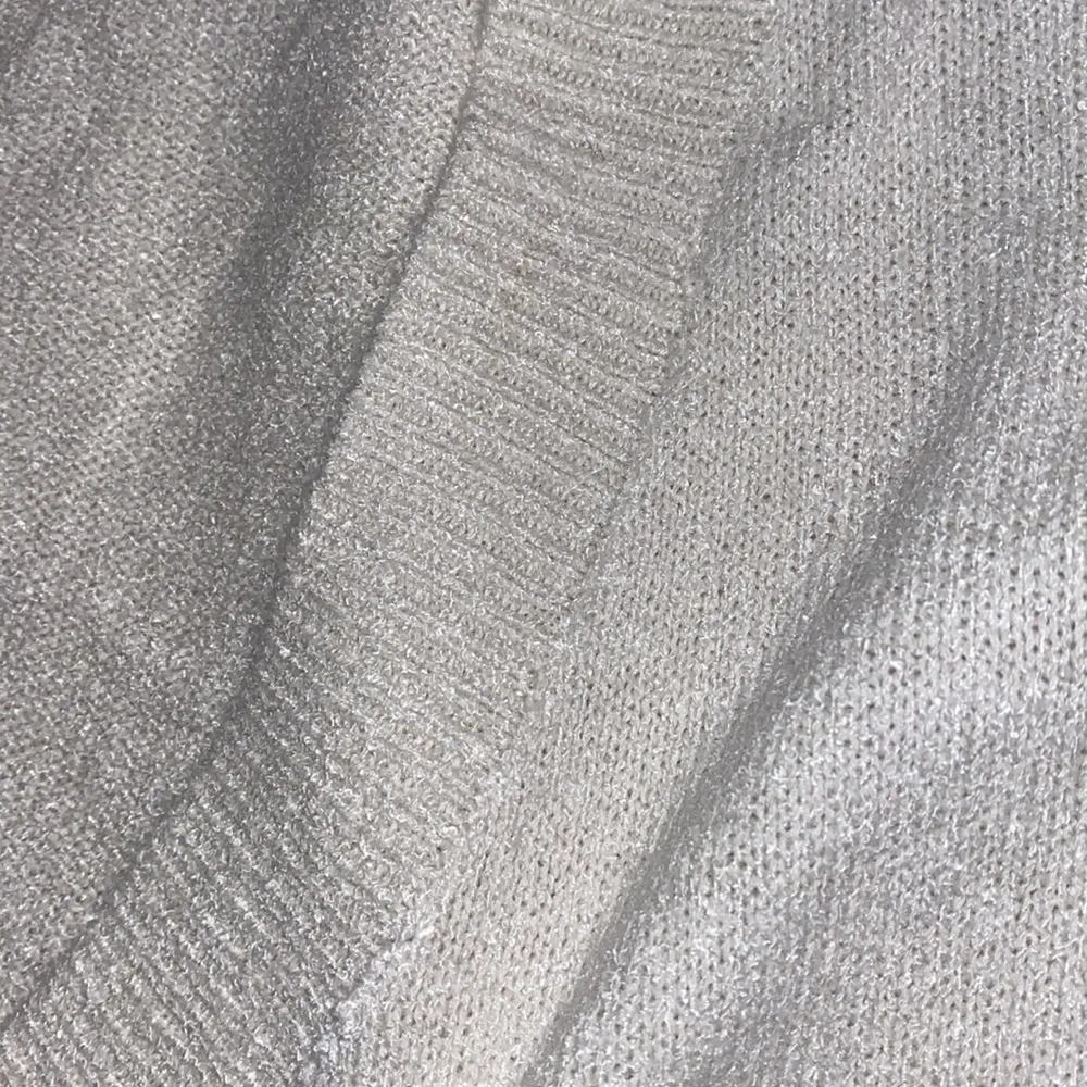 Express large women’s deep v neck ivory off white oversized long sleeve sweater - Image 9