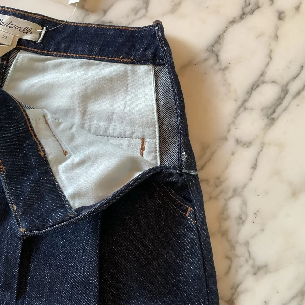 NWT Madewell Pleated Denim Trouser Shorts Essex Wash 23 small hole near zipper - Image 13