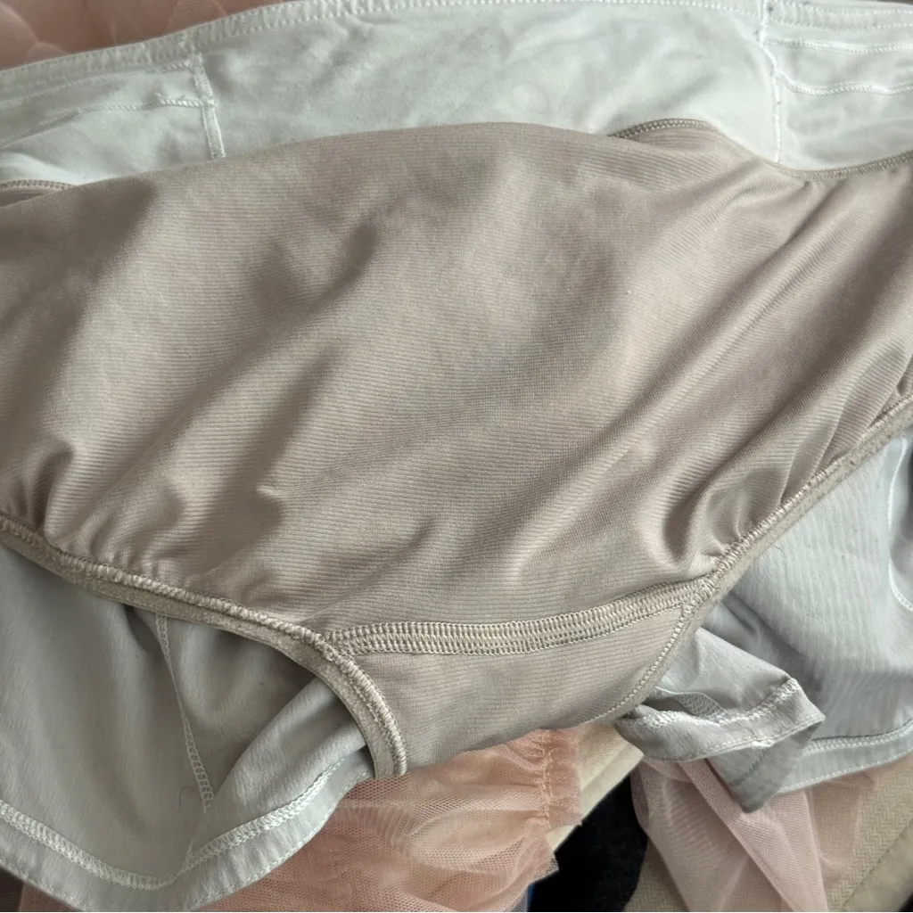 Lululemon Speed Up Shorts *2.5" White workout running adjustable low rise - Image 10