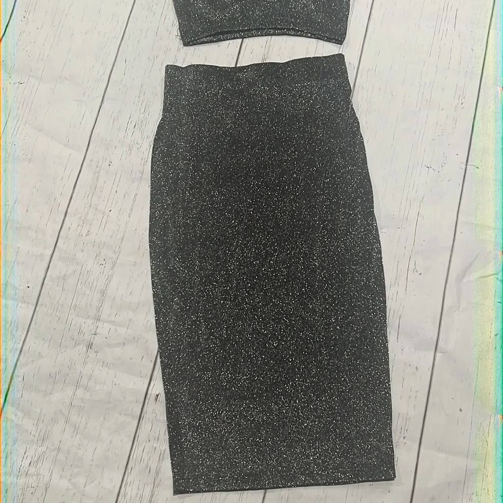 Love culture silver two piece bra and pencil skirt - Image 2